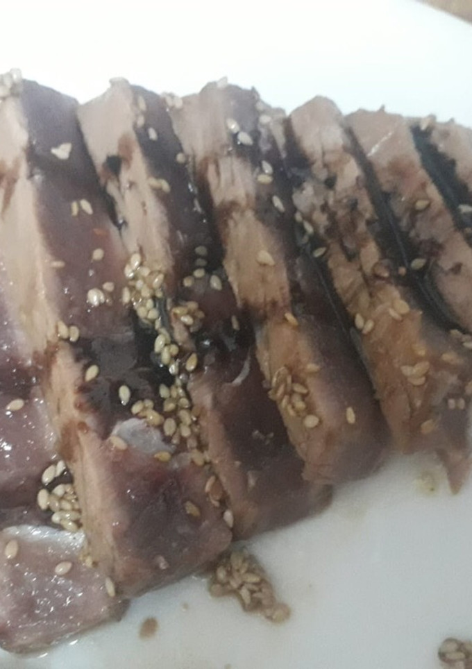 Una foto de Atún marinado con salsa de soja