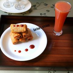 A picture of Spring rolls/pineapple watermelon juice.