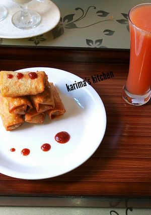 A picture of Spring rolls/pineapple watermelon juice.