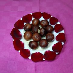 A picture of Gulab Jamun.