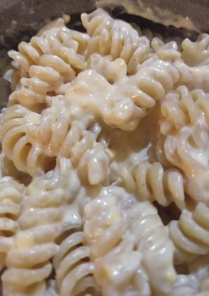 Una foto de Pastas con salsa de queso cheddar