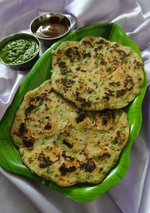 વેજીટેબલ રાઈસ પેન કેક (Vegetable Rice Pancake Recipe In Gujarati) રેસીપી મુખ્ય ફોટો
