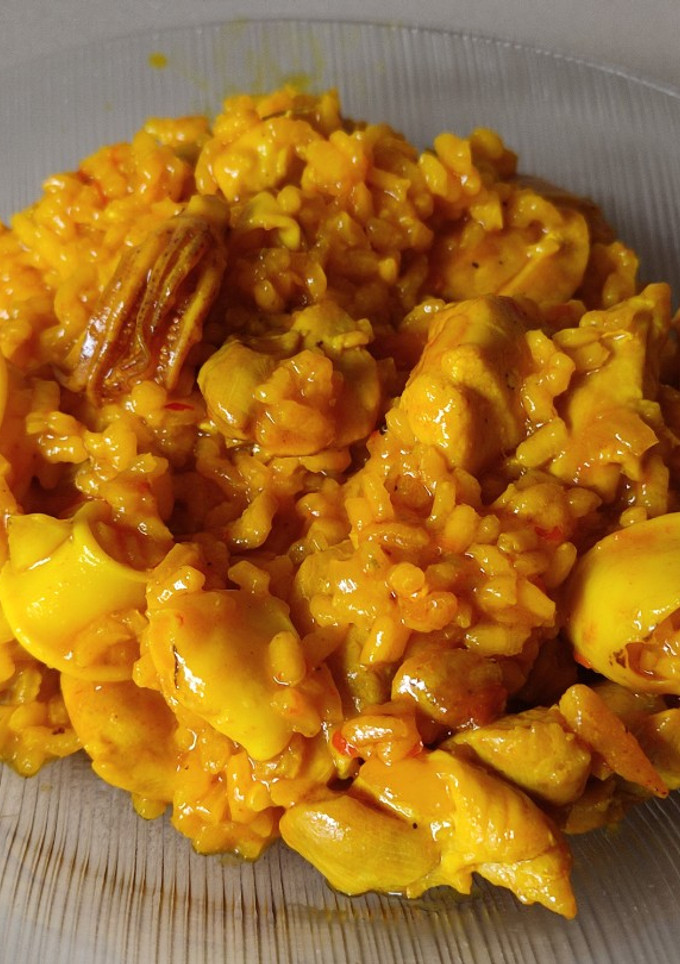 Una foto de Paella de pollo