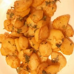 A picture of Roasted garlic potatoes.