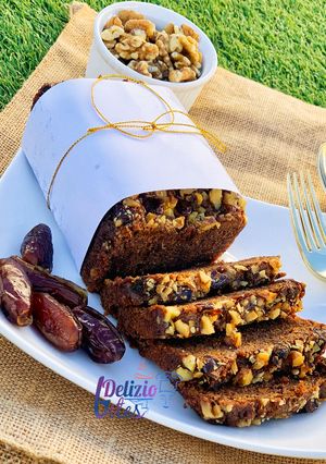 વોલનટ એન્ડ ડેટ્સ લોફ (Walnut Dates Loaf Recipe In Gujarati) રેસીપી મુખ્ય ફોટો