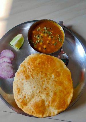A picture of Bhatura.