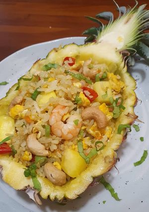 Foto resep 24. Pineapple Fried Rice (Nasi goreng nanas khas Thailand)