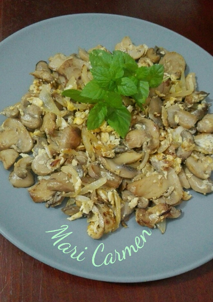 Una foto de Champiñones 🍄 Revueltos con huevo