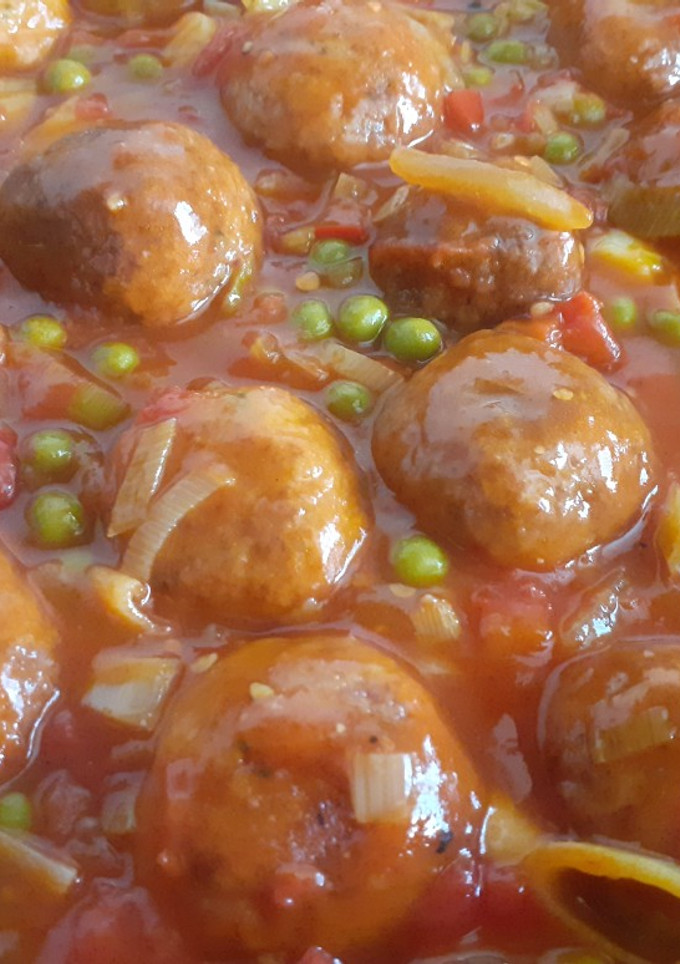 Una foto de Albóndigas de pollo a la jardinera