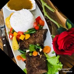 A picture of Whosayna’s Garlic Steak and Stir Fried Veggies.