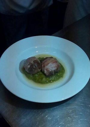 A picture of Faggots and peas.