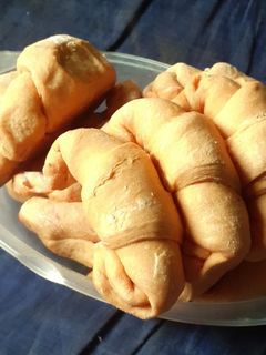 Una foto de Medialunas sabor dulce de leche 🥐