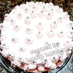 A picture of Strawberry 🍓essence cake.