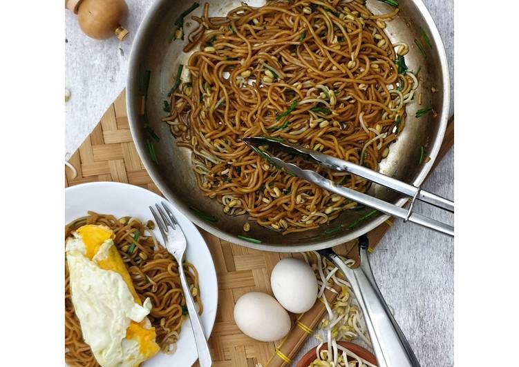 Langkah Mudah untuk Membuat 176. Mie Goreng Manis Pontianak / Tiam Mie, Enak Banget