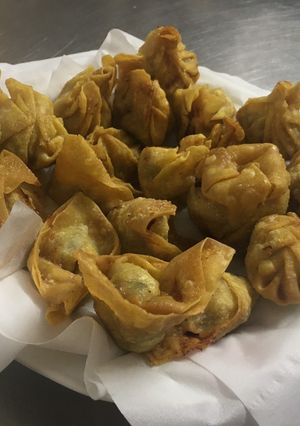 Hình của món Hoành thánh chiên giòn.
