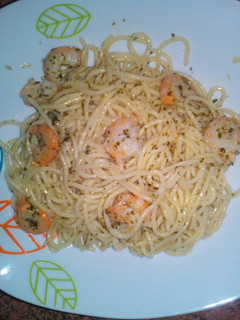 Una foto de Espaguetis al ajillo con gambas