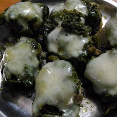 A picture of Grilled cheesy palak fish.