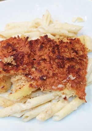 Una foto de Macarrones con bechamel y costra gratinada