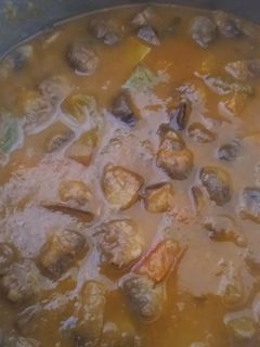 मशरूम बेलपेपर ग्रेवी/मशरूम बेलपेपर मसाला (mushroom bellpepper masala recipe in marathi) रेसिपी चे मुख्य फोटो