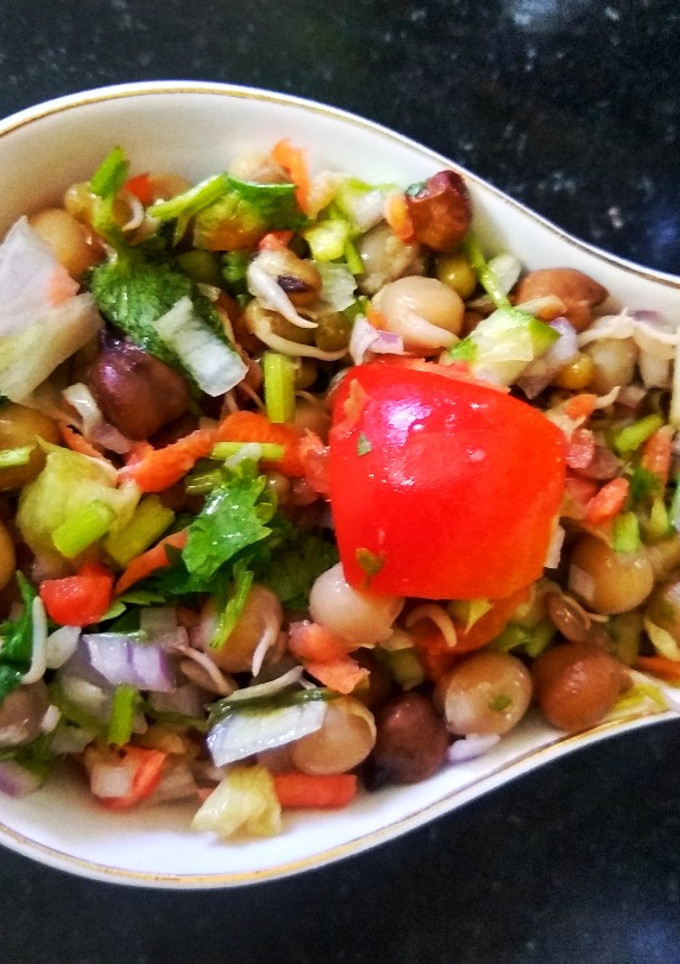 முளைக்கட்டிய தானிய சாலட் செய்முறை முக்கிய புகைப்படம்