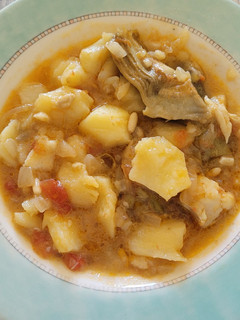 Una foto de Patatas guisadas en una salsa de bacalao de aprovechamiento, espectacular
