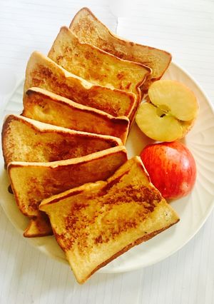 A picture of French Toast.