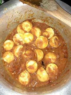 A picture of Egg curry.