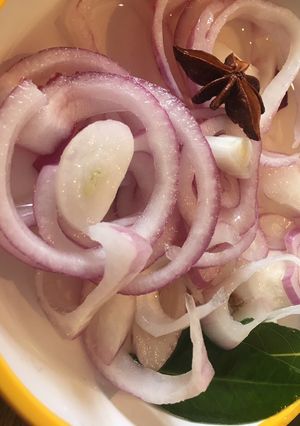 A picture of Quick red onion pickle.