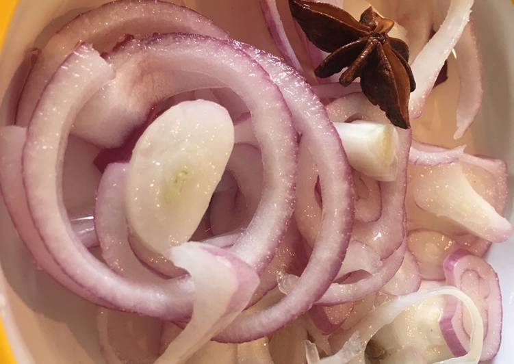 Quick red onion pickle