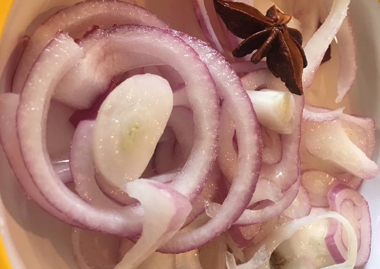 Steps to Prepare Homemade Quick red onion pickle