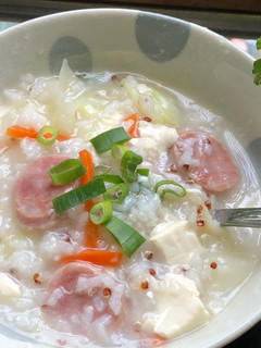 香腸高麗菜豆腐鹹粥/抗疫輕鬆一鍋煮 的食譜成品照片