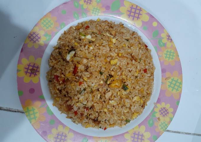 Resep Nasi goreng telur ayam suwir oleh Marlinda_Chrstn👩‍🍳 - Cookpad