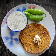 A picture of Missi roti.
