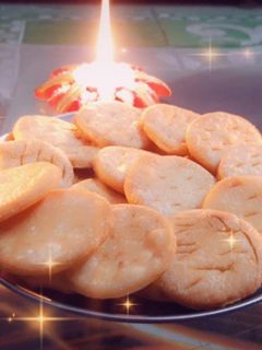 मीठी मठरी (Meethi mathri recipe in Hindi) रेसिपी मुख्य फोटो