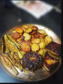 আলু, বেগুন, পটল ভাজা(aloo potol begun bhaja recipe in bengali) রেসিপির প্রধান ছবি