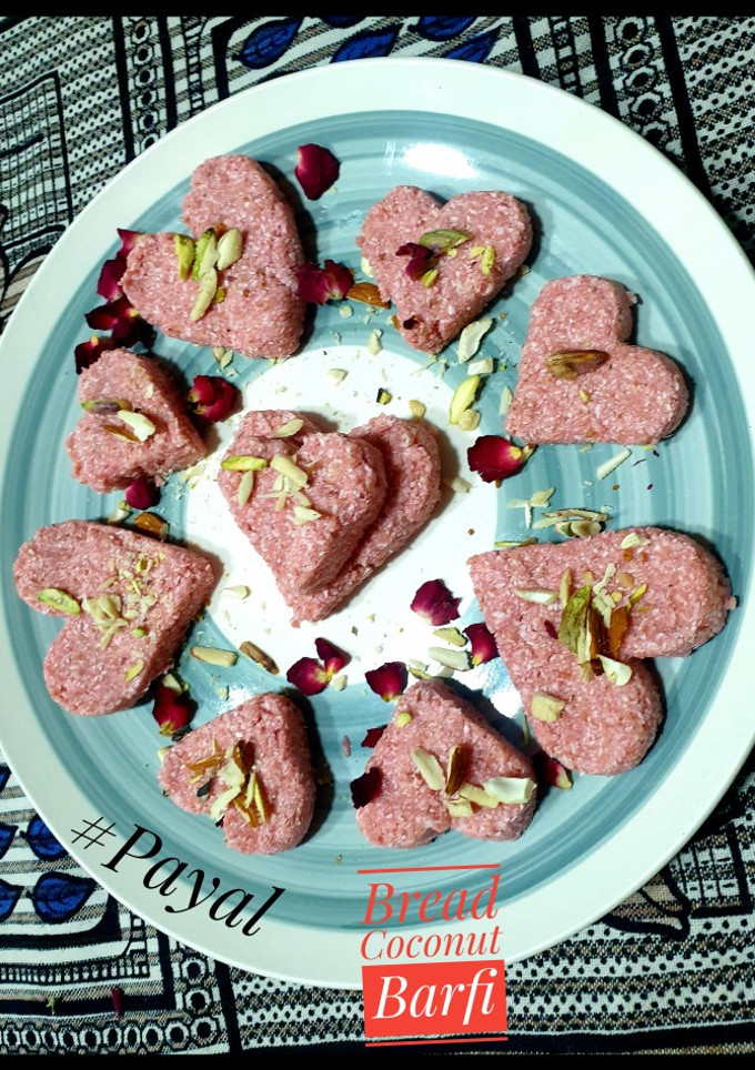 हार्ट शेप ब्रेड कोकोनट बर्फी (heart shape bread coconut barfi recipe in Hindi) रेसिपी मुख्य फोटो