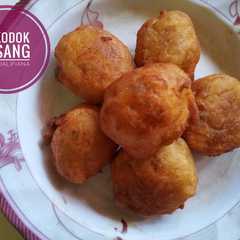 A picture of Cekodok Pisang.