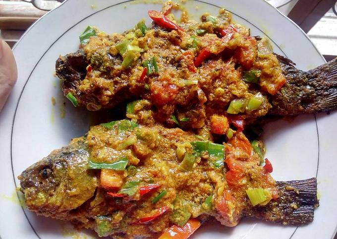 Langkah Mudah untuk Menyiapkan Ikan gurame bumbu kuning yang Sempurna
