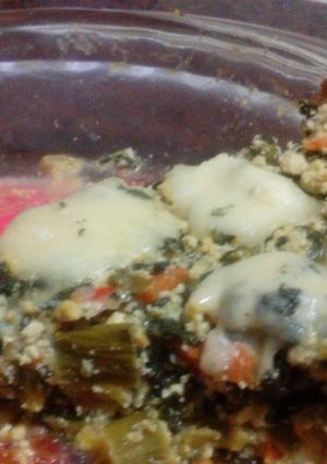 Una foto de ¡Ricoteamos! Tarta con base de papa, relleno de ricota, acelga, champignones y queso azul (sin TACC)
