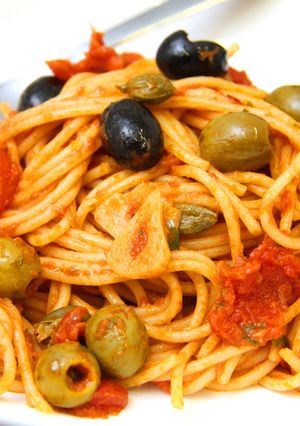 Olívás-szardellás spagetti recept fotója