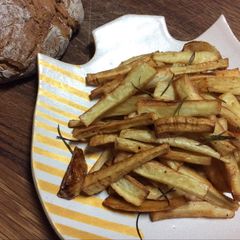 A picture of Parsnip Fries.