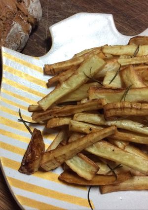 A picture of Parsnip Fries.