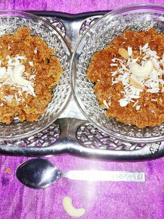 मूंग दाल हलवा (Moong dal halwa recipe in Hindi) रेसिपी मुख्य फोटो
