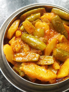 ટીંડોળા બટાકા નું શાક (Tindola Bataka Shak Recipe In Gujarati) રેસીપી મુખ્ય ફોટો