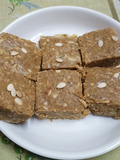 મેથી પાક (Methi Paak Recipe In Gujarati) રેસીપી મુખ્ય ફોટો