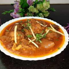 A picture of Baray k payay (beef trotters).