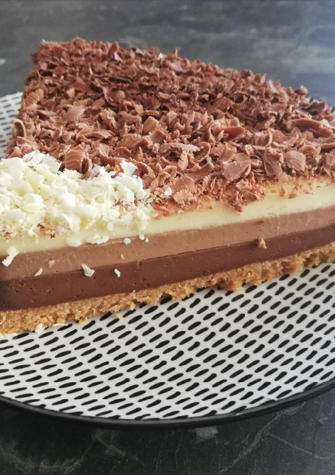Una foto de 🍫 Tarta de 3 chocolates light 🎂 - baja en azúcar y integral