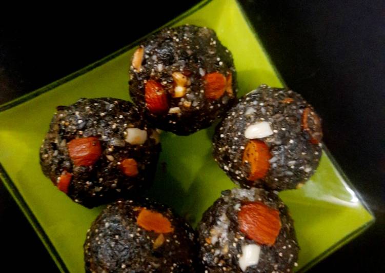 Black sesame dryfruit ladoo