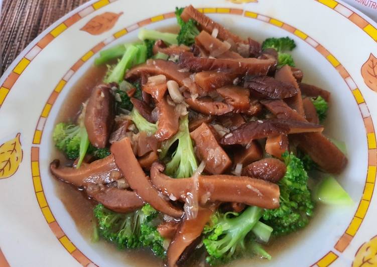 Cara Gampang Membuat Brokoli Cah Jamur Hioko Anti Gagal