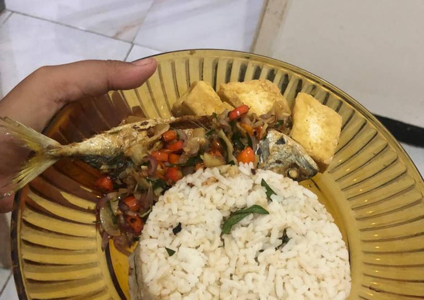 Nasi Daun Jeruk & ikan kembung sambal matah